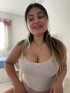 Snapshot of melanny10 chatting on March 2025 11:39:02 AM melanny10 online show from March 2025 11:39:02 AM