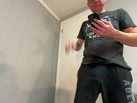 Snapshot of mouser21212 chatting on January 2025 06:25:02 AM mouser21212 online show from January 2025 06:25:02 AM