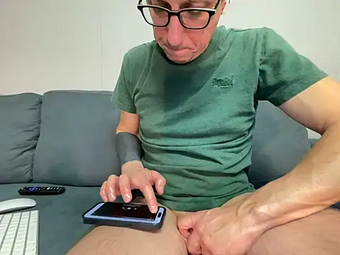 Snapshot of mouser21212 chatting on January 2025 10:30:02 PM mouser21212 online show from January 2025 10:30:02 PM