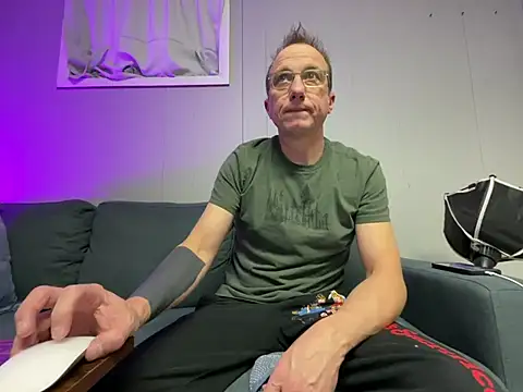 Snapshot of mouser21212 chatting on February 2025 05:05:02 PM mouser21212 online show from February 2025 05:05:02 PM