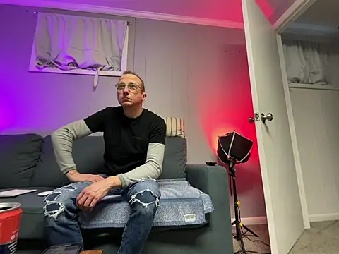 Snapshot of mouser21212 chatting on March 2025 07:06:02 PM mouser21212 online show from March 2025 07:06:02 PM