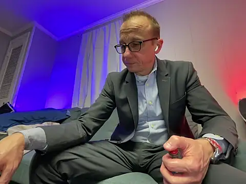 Snapshot of mouser21212 chatting on March 2025 06:18:02 AM mouser21212 online show from March 2025 06:18:02 AM