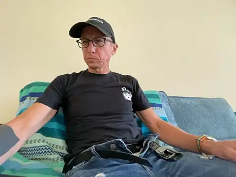 Snapshot of mouser21212 chatting on October 2025 06:30:01 PM mouser21212 online show from October 2025 06:30:01 PM