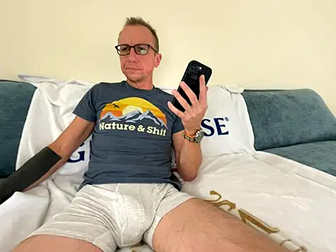 Snapshot of mouser21212 chatting on October 2025 09:16:01 PM mouser21212 online show from October 2025 09:16:01 PM