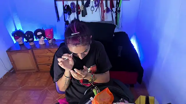 LucyStrike  online show from December 2025 10:47:01 PM