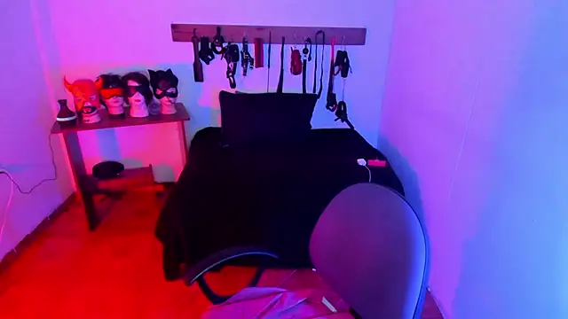 LucyStrike  online show from January 2026 11:32:02 PM