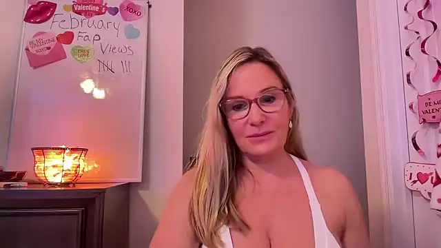 Snapshot of Milf_Goddess chatting on February 2025 08:15:02 AM Milf Goddess online show from February 2025 08:15:02 AM