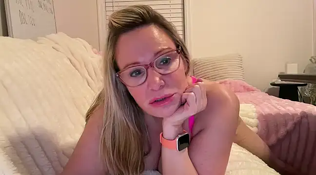 Snapshot of Milf_Goddess chatting on February 2025 04:54:01 AM Milf Goddess online show from February 2025 04:54:01 AM