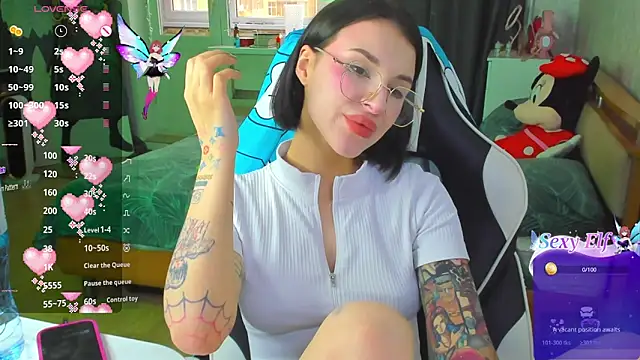 Snapshot of folinskayyya chatting on April 2026 06:02:02 AM folinskayyya online show from April 2026 06:02:02 AM