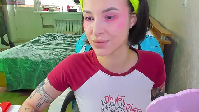 Snapshot of folinskayyya chatting on April 2026 05:23:01 AM folinskayyya online show from April 2026 05:23:01 AM