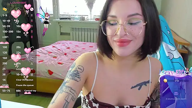 Snapshot of folinskayyya chatting on April 2026 06:17:02 AM folinskayyya online show from April 2026 06:17:02 AM