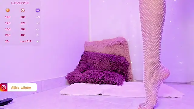 Alice winter  online show from December 2024 03:10:02 AM