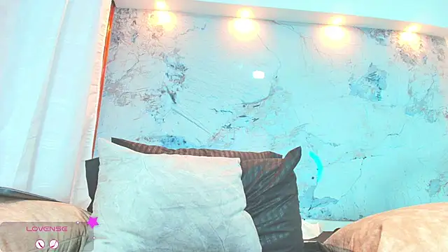 Natasha Colins1 online show from February 2025 04:26:01 PM