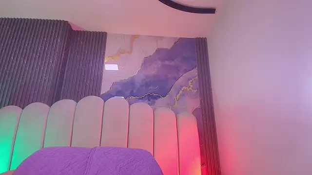 hot dione online show from December 2025 07:18:01 PM