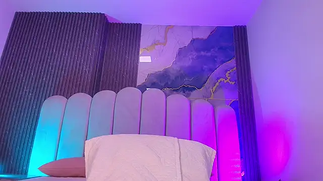 hot dione online show from January 2026 07:16:01 PM