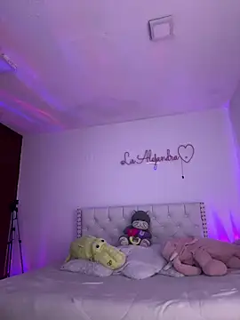 Snapshot of alee_lenoxx chatting on April 2026 02:10:01 PM alee lenoxx online show from April 2026 02:10:01 PM