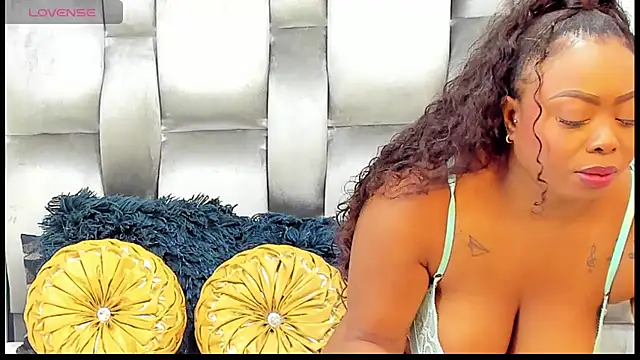 Snapshot of CamilaBenitez chatting on April 2026 11:59:01 AM CamilaBenitez online show from April 2026 11:59:01 AM