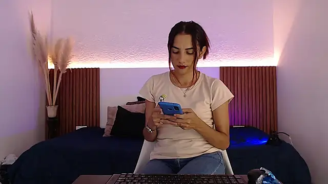 Dakotagloss online show from February 2025 09:29:01 PM