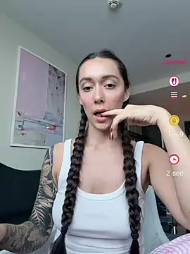Snapshot of emiliasommer chatting on June 2026 03:49:02 PM emiliasommer online show from June 2026 03:49:02 PM
