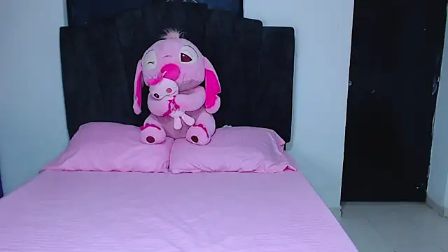 Ariel Zeo1 online show from February 2026 07:13:02 PM