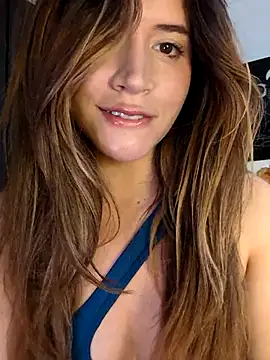 maliciaworld online show from December 2025 07:31:01 PM