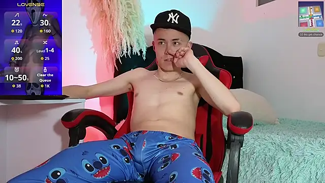 Elian Cooper online show from November 2025 02:10:02 AM