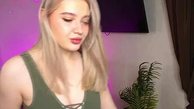 Snapshot of oliviabr0wn0 chatting on April 2026 02:11:02 AM oliviabr0wn0 online show from April 2026 02:11:02 AM