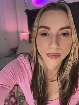 Snapshot of BrattyBae_xo chatting on October 2025 06:27:02 PM BrattyBae xo online show from October 2025 06:27:02 PM