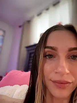 Snapshot of BrattyBae_xo chatting on April 2026 04:12:02 PM BrattyBae xo online show from April 2026 04:12:02 PM