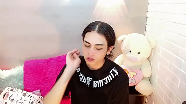 Daniela Pink  online show from November 2025 07:35:01 PM