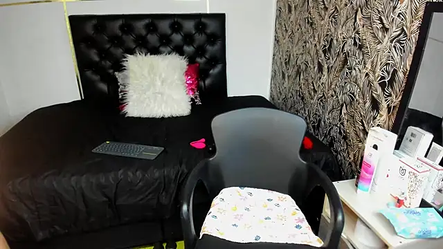 Snapshot of Anhell7_x chatting on January 2025 10:48:01 PM Anhell7 x online show from January 2025 10:48:01 PM