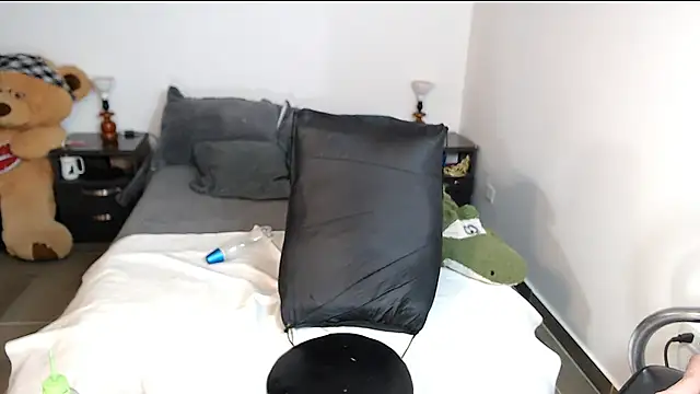 Snapshot of KRISTAL__JACKSON chatting on March 2025 12:51:01 PM KRISTAL JACKSON online show from March 2025 12:51:01 PM