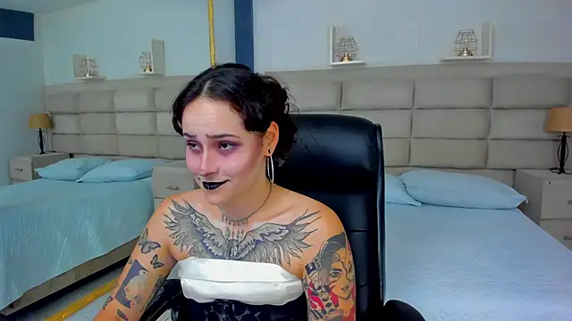 AnnyThompson  online show from October 2025 10:11:02 PM