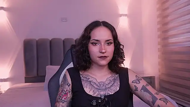 AnnyThompson  online show from December 2025 09:56:01 PM