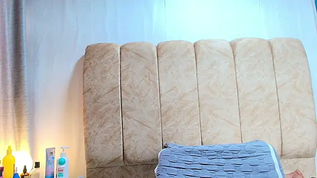 Snapshot of Zoe_Curvy chatting on January 2026 12:33:02 PM Zoe Curvy online show from January 2026 12:33:02 PM