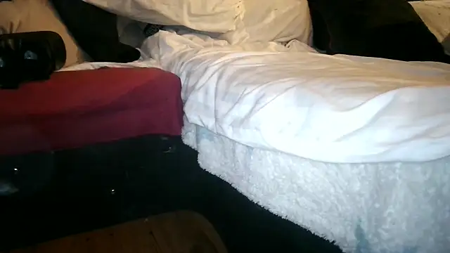 Snapshot of lukasdie chatting on April 2026 01:43:01 AM lukasdie online show from April 2026 01:43:01 AM