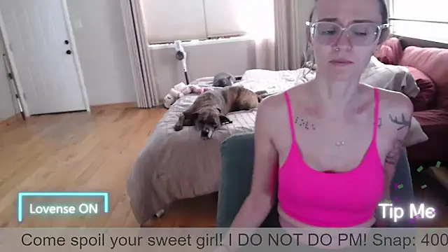 Plantbabeee online show from May 2026 07:10:01 PM
