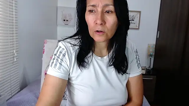 Maira B online show from April 2026 06:19:02 PM