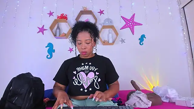 Tanissha curly online show from September 2025 11:44:02 AM