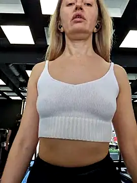 Snapshot of Miss____Mia_ chatting on February 2025 09:32:02 AM Miss Mia online show from February 2025 09:32:02 AM