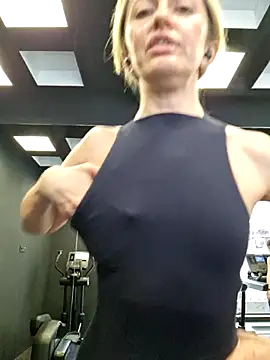 Snapshot of Miss____Mia_ chatting on February 2025 12:09:02 PM Miss Mia online show from February 2025 12:09:02 PM