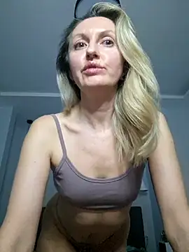 Snapshot of Miss____Mia_ chatting on March 2025 05:50:01 PM Miss Mia online show from March 2025 05:50:01 PM