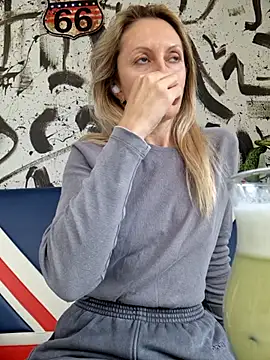 Snapshot of Miss____Mia_ chatting on October 2025 12:11:01 PM Miss Mia online show from October 2025 12:11:01 PM