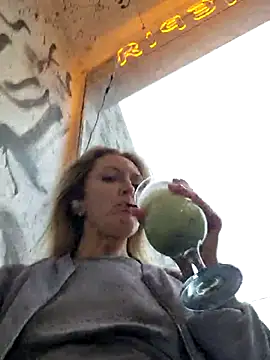 Snapshot of Miss____Mia_ chatting on October 2025 01:44:01 PM Miss Mia online show from October 2025 01:44:01 PM