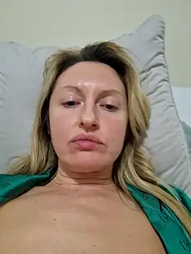 Snapshot of Miss____Mia_ chatting on December 2025 07:29:02 PM Miss Mia online show from December 2025 07:29:02 PM