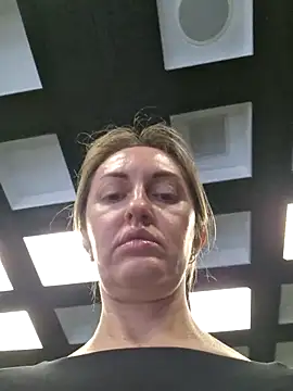 Miss    Mia  online show from February 2026 09:43:02 AM