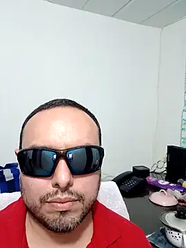 Snapshot of ElSunEagle chatting on March 2026 04:05:02 AM ElSunEagle online show from March 2026 04:05:02 AM