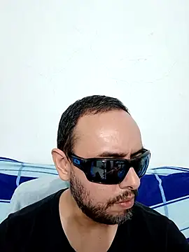 Snapshot of ElSunEagle chatting on April 2026 01:58:01 AM ElSunEagle online show from April 2026 01:58:01 AM