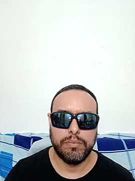 Snapshot of ElSunEagle chatting on April 2026 02:43:01 AM ElSunEagle online show from April 2026 02:43:01 AM