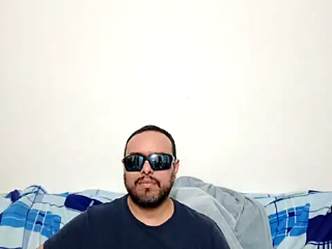 Snapshot of ElSunEagle chatting on April 2026 02:11:02 AM ElSunEagle online show from April 2026 02:11:02 AM